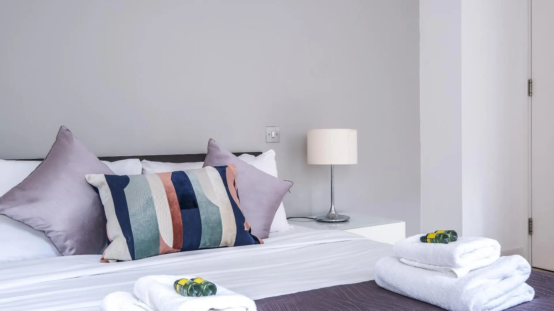 Mon Block Apartment London