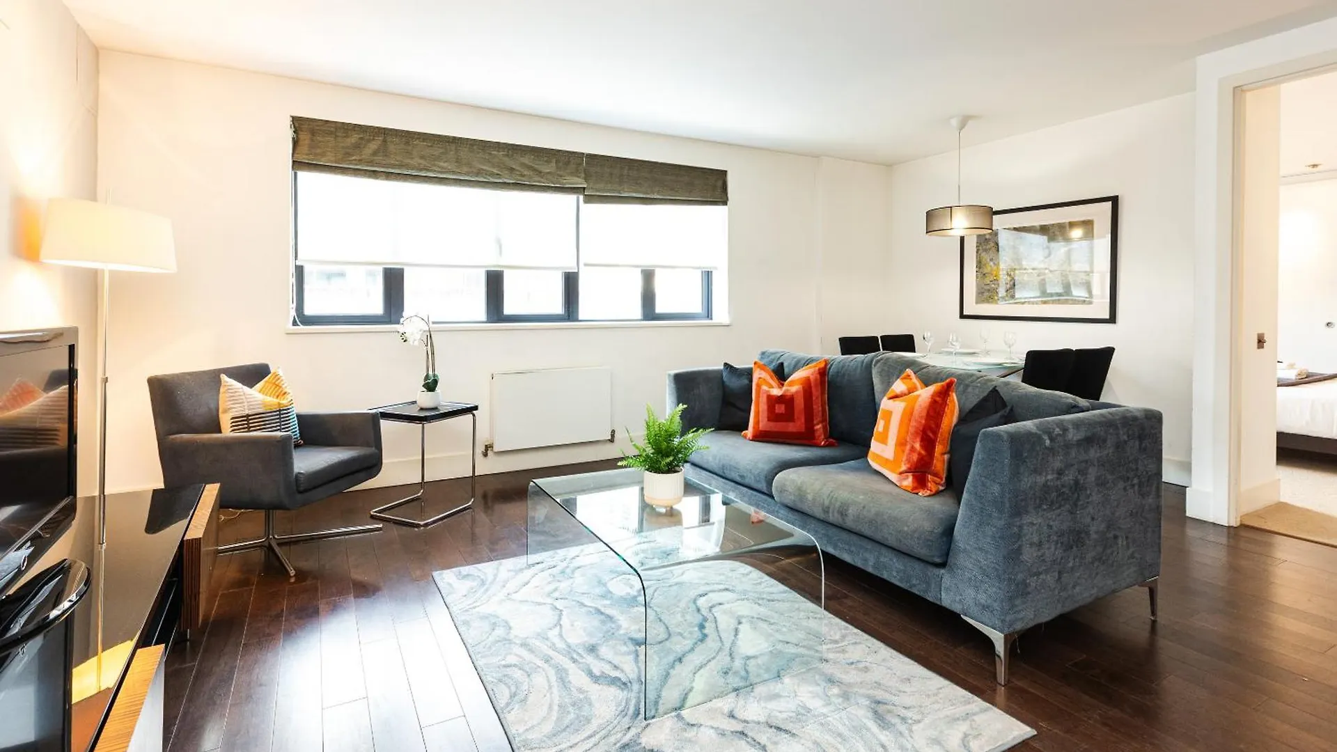 Mon Block Apartment London
